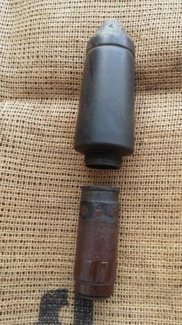 Buenas, vendo esta granada de fusil del K98 anticarro.
Denominada grosse gewehr-panzergranate 40, esta 01