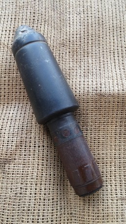Buenas, vendo esta granada de fusil del K98 anticarro.
Denominada grosse gewehr-panzergranate 40, esta 00