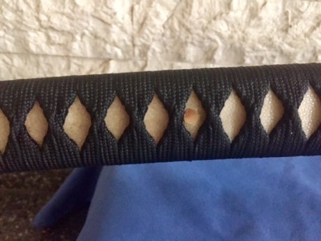 Katana totalmente funcional. Acero 1060 al carbono. Hoja pulida y afilada. Tsuba de hierro y tsuka de 11