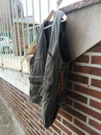  EN PALENCIA 
Ropa de caza
Talla XL 
Tengo también un par de pantalones y un par de cubrebotas y un par 02