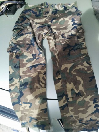 EN PALENCIA 
Ropa de caza
Talla XL 
Tengo también un par de pantalones y un par de cubrebotas y un par 00