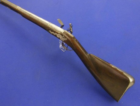 Voy a colocar unas fotos de un arma larga alemana de llave de mecha del siglo XVI. 102