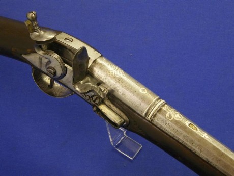 Voy a colocar unas fotos de un arma larga alemana de llave de mecha del siglo XVI. 112