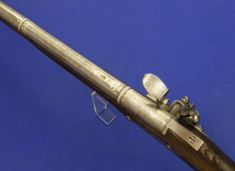 Voy a colocar unas fotos de un arma larga alemana de llave de mecha del siglo XVI. 110