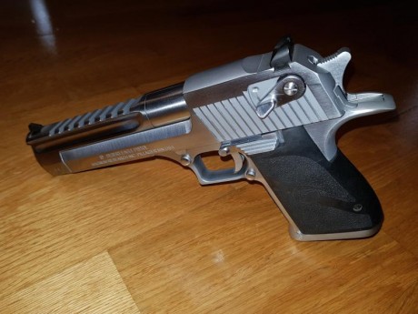 Se vende esta legendaria e impoluta Desert Eagle Mark XIX .44 por intención de irme al extranjero.  El 01