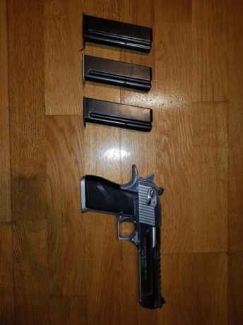 Se vende esta legendaria e impoluta Desert Eagle Mark XIX .44 por intención de irme al extranjero.  El 00