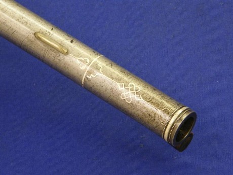 Voy a colocar unas fotos de un arma larga alemana de llave de mecha del siglo XVI. 122