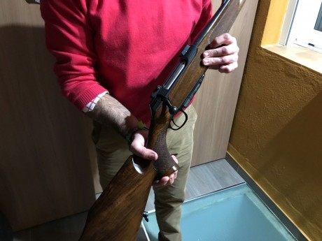 Hola a todos.
Vendo rifle Sauer 202 calibre 8x68S. Muy buen estado por haber tenido poco uso.
Lleva las 02