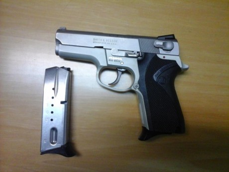 PRECIO 250 EUROS

Vendo S&W 6906. Fabricada en acero. Tiene un cañón de 3.5", calibre 9mm.

El 01