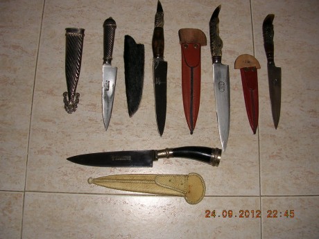 Estos son algunos de mi cuchillos Argentinos, el de abajo lleva sellado e la guarda el nombre del orfebre, 00