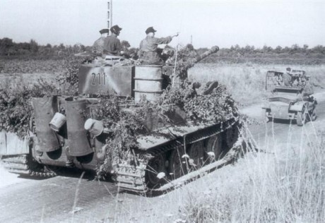 en reto 2ª GM, he empezado a hablar de las versiones de este emblematico carro aleman...darme unos dias 81