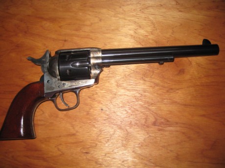 Pues eso, vendo Uberti Cattleman de 7,5 pulgadas, calibre 44-40, muy pocos tiros, precio 300€, Rebajado 00