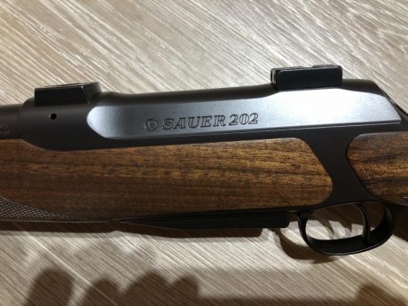 Hola a todos.
Vendo rifle Sauer 202 calibre 8x68S. Muy buen estado por haber tenido poco uso.
Lleva las 22