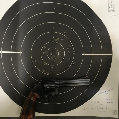 Vendo este maravilloso revolver prácticamente nuevo , dispara el calibre 357 Magnum y por supuesto el 02