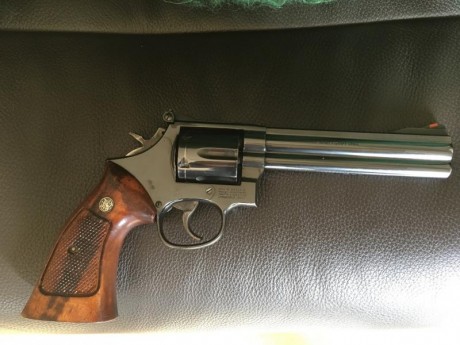 Vendo este maravilloso revolver prácticamente nuevo , dispara el calibre 357 Magnum y por supuesto el 01