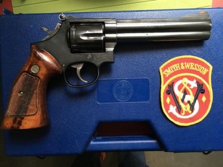 Vendo este maravilloso revolver prácticamente nuevo , dispara el calibre 357 Magnum y por supuesto el 00