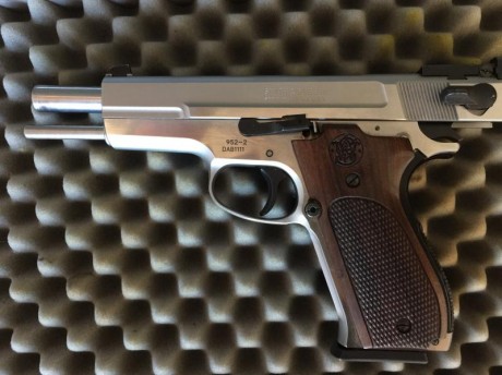 Vendo Smiht Wesson 952-2, 9mm Pb, por dejar modalidad Precisión, el arma está en Barcelona, Apenas he 50
