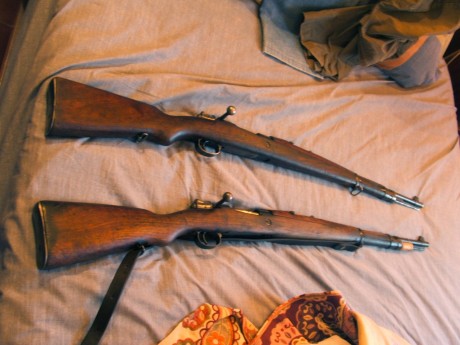 Hola,
Vengo observando que muchas fotografías de armas que se hacen, se hacen sobre la colcha de la cama...¿Acaso 20