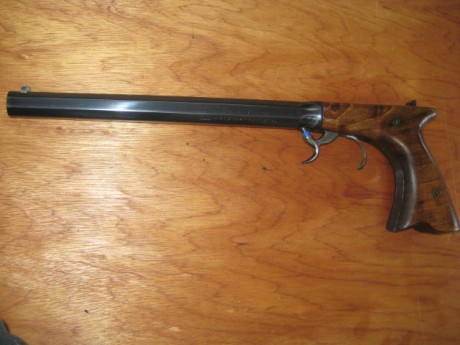 Pues eso, pistola de Arsa, calibre 45, puesta a tiro, 

Tl-WhatsApp 661280342

Un saludo 02