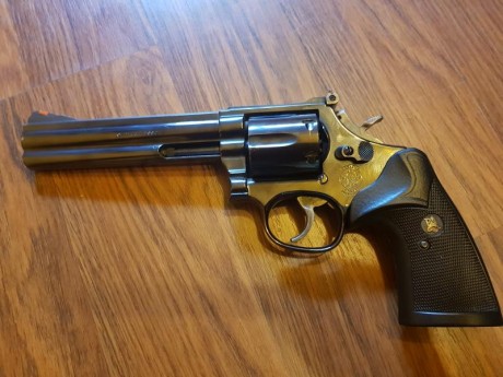 Vendo este revolver  S&W 586 negro azulado de 6" con gran pesar pero necesito el hueco. 
Lo vendo 11