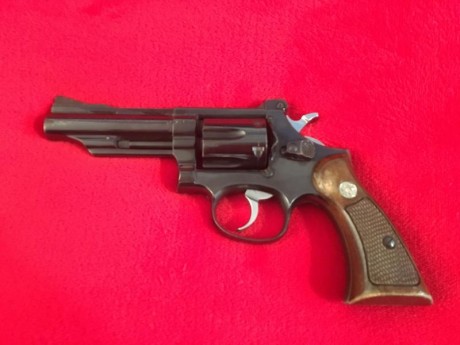 Vendo revolver Llama calibre .38. Poco uso. 
€50 Tlf. 699418739 02