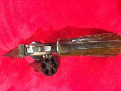 Vendo revolver Llama calibre .38. Poco uso. 
€50 Tlf. 699418739 00