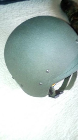 Se vende casco de combate marte kevlar con funda fletac  talla media  esta como veis nuevo  por si alguien 10
