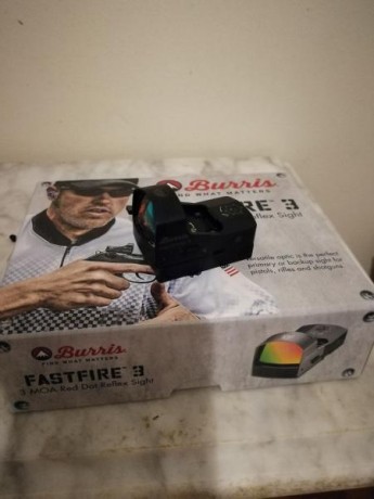 Se vende visor holográfico burris fastfire 3. Comprado la pasada temporada. Se vende por venta del rifle 02