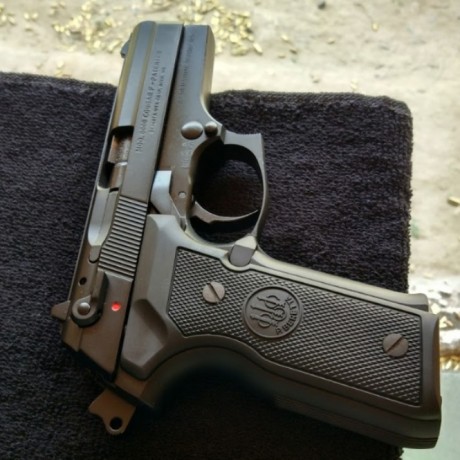 Vendo Beretta 8000 cougar. calibre 9
Maletín y dos cargadores.

En perfecto estado. 200 euros

En Madrid.
Tlf. 01
