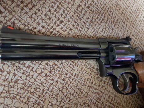 Vendo este revolver  S&W 586 negro azulado de 6" con gran pesar pero necesito el hueco. 
Lo vendo 01