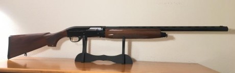 Vendo escopeta  BENELLI SUPER 90  con barichoque interior y boquillas , 2 3/4 y 3 MAG.
 Estado impecable.
 02