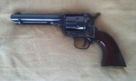 Por fallecimiento del titular, se ponen en venta las siguientes armas:

-Pistola HK P9 Sport calibre 9mm 10
