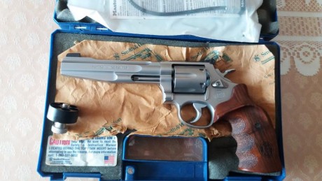 Hola a todos.
Vendo revolver Smith & Wesson 686 del Performance Center, con 6 pulgadas de cañón, en 01