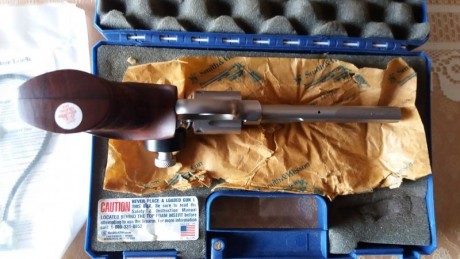 Hola a todos.
Vendo revolver Smith & Wesson 686 del Performance Center, con 6 pulgadas de cañón, en 11