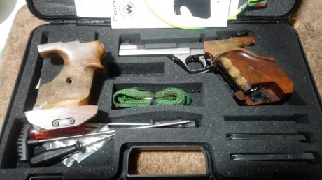 Un amigo vende esta súper conocida
pistola Feinwerkbau AW 93 con poco
uso con dos cachas
   VENDIDA   20