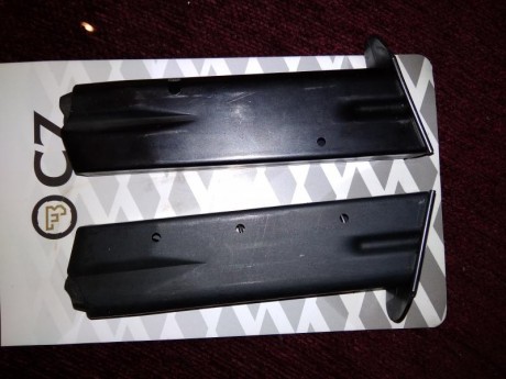 Hola buenas vendo dos cargadores para la pistola famosa CZ 75b en calibre 9mm parabelum usados pero en 00