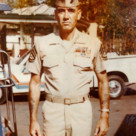 Ayer nos dejó a los 74 años por complicaciones en una neumonía, el sargento mas famoso de la historia: 20