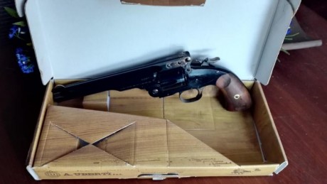 Lo tengo anunciado en este foro , lo cambiaría por este revolver :

  Uberti AU1000 1858 New Improved 00