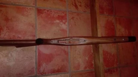 Un amigo vende una culata de nogal con punta de ébano hecha y adaptada al rifle militar suizo Schmidt-Rubin 00