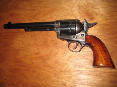 Hola, vendo este Uberti 45 LC, de 7,5" 
Interesados: Tl-WhatsApp 661280342
Un saludo 01