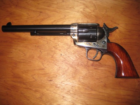 Hola, vendo este Uberti 45 LC, de 7,5" 
Interesados: Tl-WhatsApp 661280342
Un saludo 11