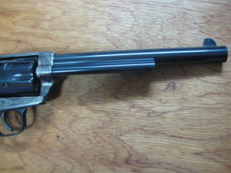 Hola, vendo este revólver, muy pocos tiros, Uberti de 7,5 ", y calibr
Interesados : Tl.-whatsApp 12