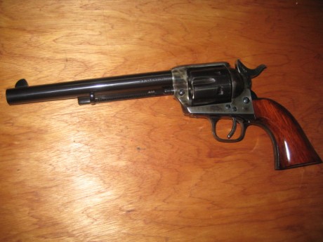 Hola, vendo este revólver, muy pocos tiros, Uberti de 7,5 ", y calibr
Interesados : Tl.-whatsApp 11