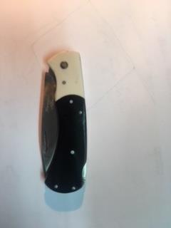busco funda de navaja:
Largo 12 cm
Ancho 4 cm
 :homer: 00