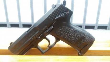 SE VENDE PISTOLA HK USP COMPACT 9 PB COMO NUEVA,CON MALETÍN, KIT DE LIMPIEZA,DOS CARGADORES,Y FUNDA ANTIHURTO 90