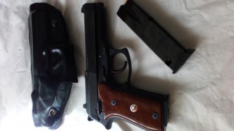 SE VENDE PISTOLA HK USP COMPACT 9 PB COMO NUEVA,CON MALETÍN, KIT DE LIMPIEZA,DOS CARGADORES,Y FUNDA ANTIHURTO 100