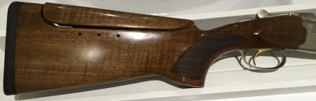 Hola muy buenas, pues eso compré una Beretta 686 E Trap de segunda mano con culata de diestro. Tiene lomo 11