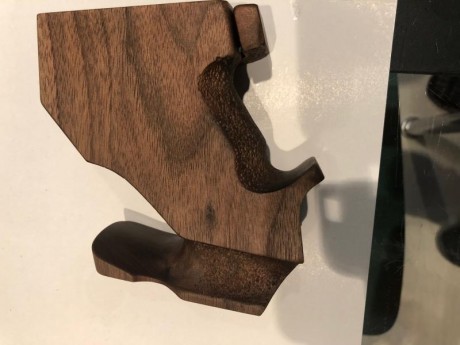 VENDIDA - GRACIAS A TODOS Y AL COMPRADOR

Vendo cacha para diestro tamaño S Steyr LP 50

Esta en Valencia

Precio 20