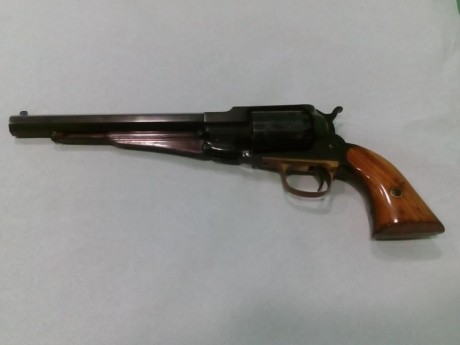 SE VENDE SANTA BARBAR DEL 44 Y FUNDA HACHA A MANO DE MUY BUENA CALIDAD. 
EL ARMA ESTA EN CANTABRIA, SE 02