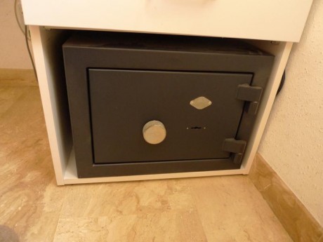 Vendo armero grado SPS, 13 dm3. VENDIDO
Homologado grado III según UNE EN 1143.
Medidas exteriores:
alto 00